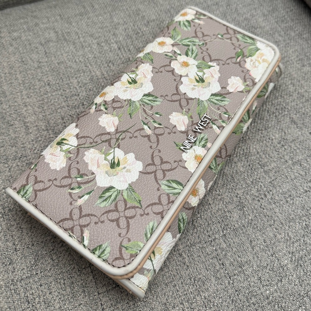Nine West Floral Women’s Wallet✨